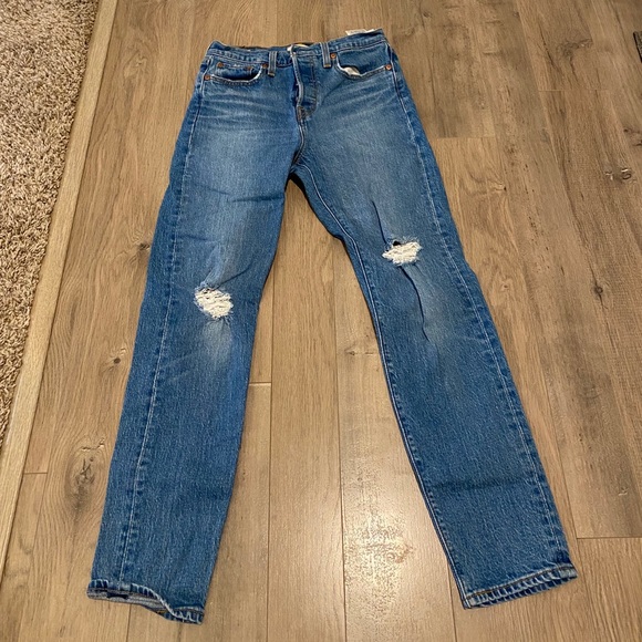 Levi’s Blue Wedgie Icon Fit Jeans - Picture 1 of 4